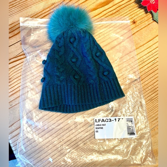 NWT Kinross Cashmere Cable Hat. - Picture 7 of 9